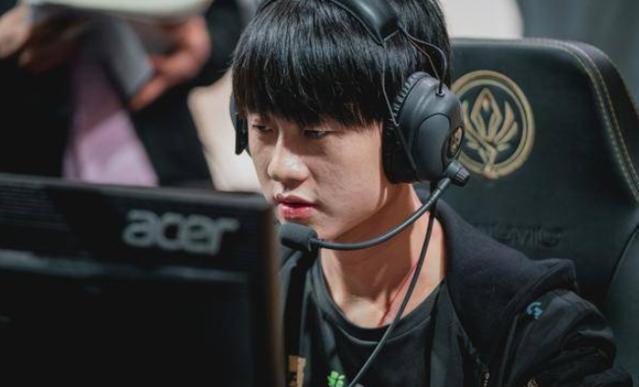 LPL春季赛今日首发名单 ：Xiaohu大战Maple